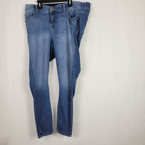 TORRID BOMBSHELL SKINNY